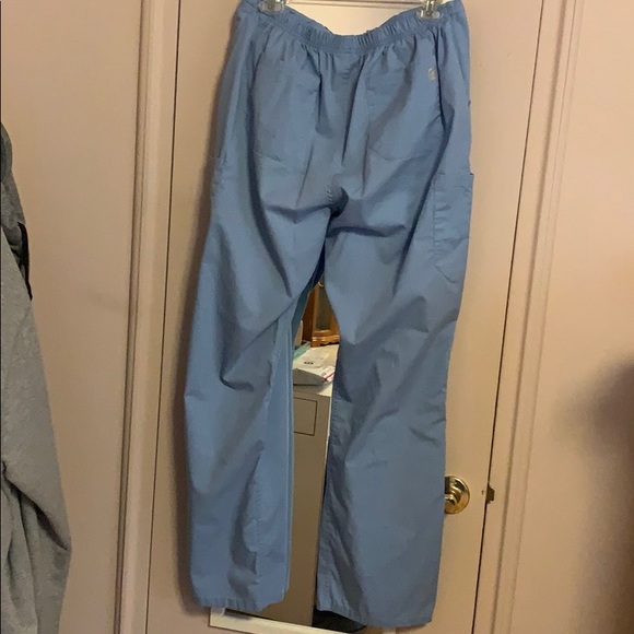 Butter soft stretch sky blue scrubs set - Picture 7 of 9